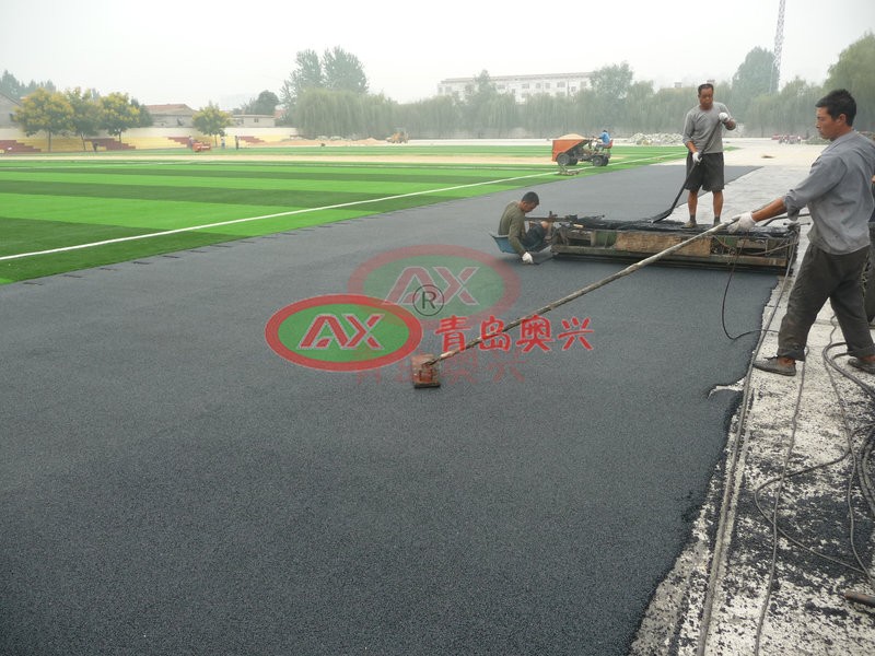 7 月中下旬启动校园跑道改造，赶开学交付的 3 条红线不能碰