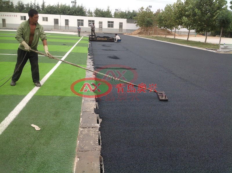 暑期塑胶跑道赶工避坑：5 种常见偷工减料行为，校方一眼可识别