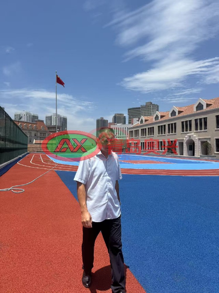 青岛第七中学运动场改造案例：水性塑胶跑道 + 硅 PU 球场 老校区暑期焕新方案