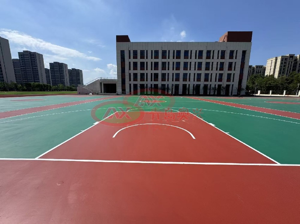 暑期校园运动场地改造全指南：塑胶跑道+硅PU球场同步施工怎么做
