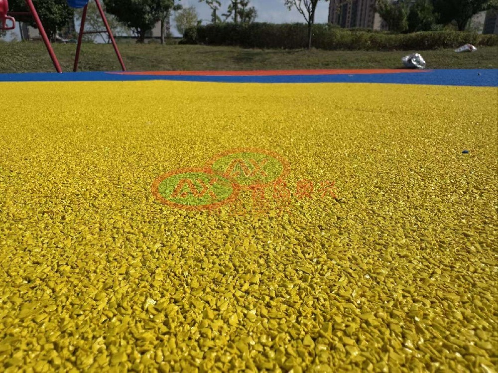 奥兴塑胶透水胶粘石产品介绍：园路庭院透水地坪材料构成与造价参考