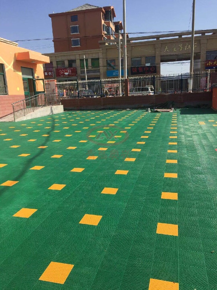 奥兴塑胶复古压花地坪系统：仿石材压印工艺与工程应用全解析
